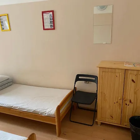 بيت شباب شباب إيما براغ