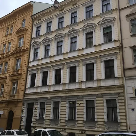 Emma * Prague